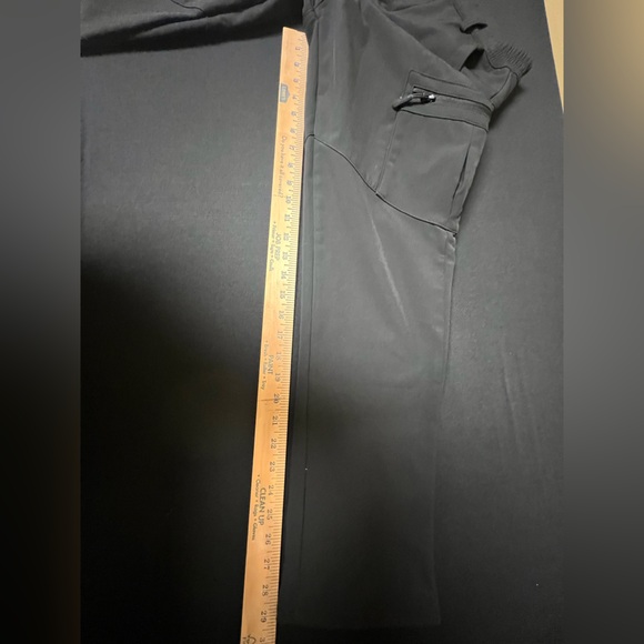 OUTDOOR SPORTS BLACK CARGO PANTS W/SIDEELASTIC WAIST. FLEECE LINED. LIKE NEW
MED - Picture 8 of 11